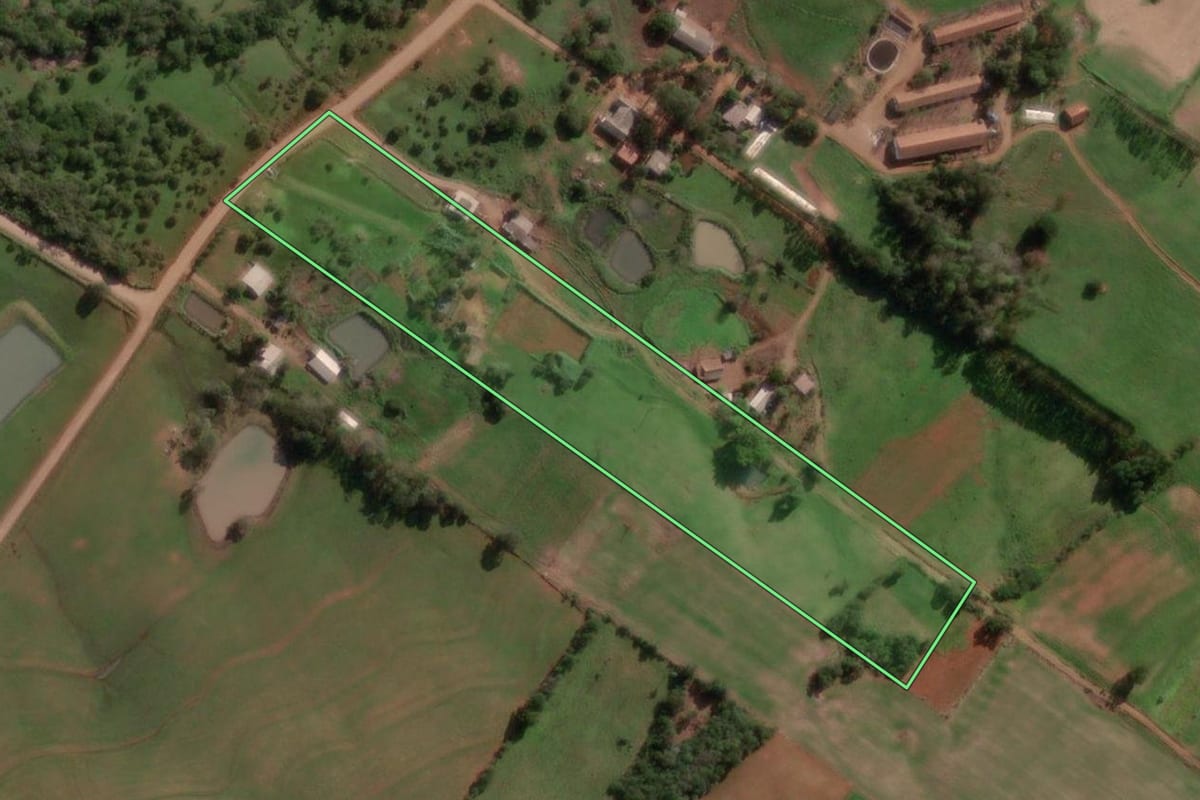 Imagem de satélite do imóvel rural em Santo Cristo (RS), com o contorno declarado no CAR desenhado por cima.