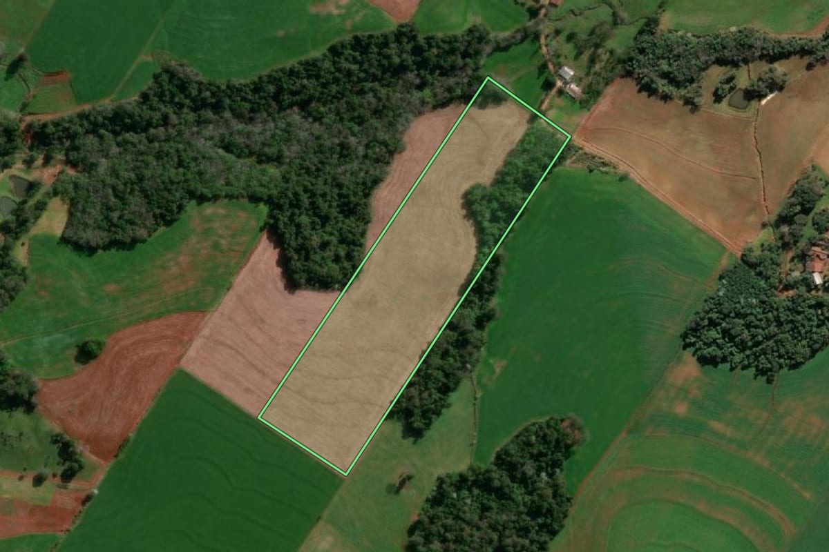 Imagem de satélite do imóvel rural em Santo Cristo (RS), com o contorno declarado no CAR desenhado por cima.