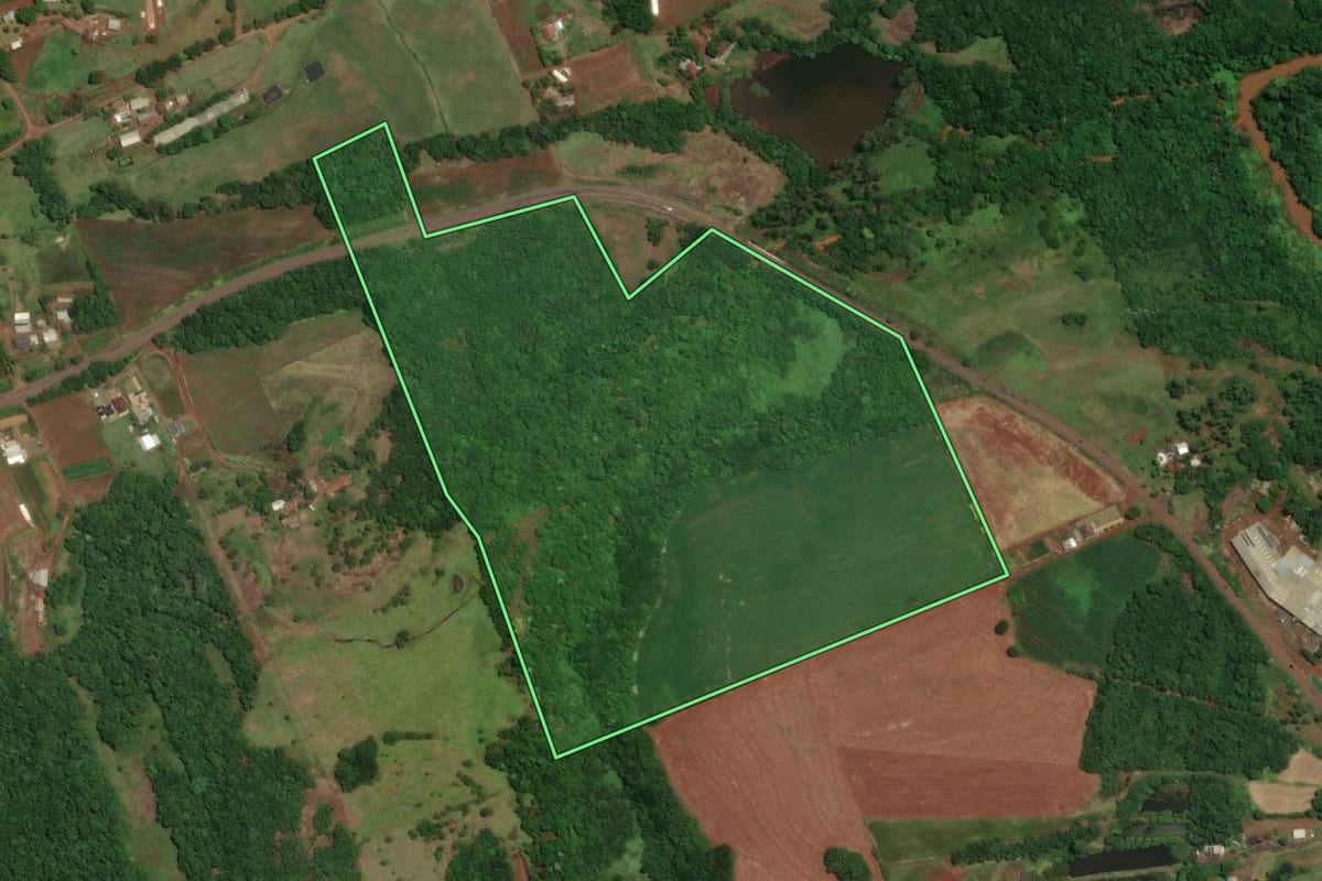 Imagem de satélite do imóvel rural em Santo Cristo (RS), com o contorno declarado no CAR desenhado por cima.