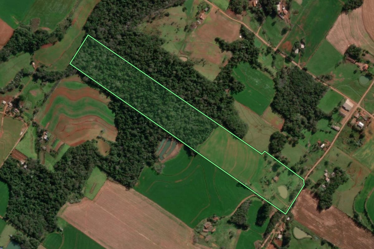 Imagem de satélite do imóvel rural em Santo Cristo (RS), com o contorno declarado no CAR desenhado por cima.