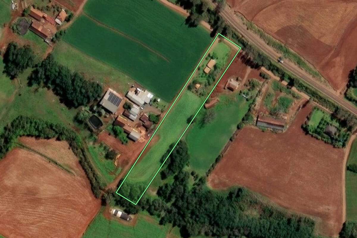 Imagem de satélite do imóvel rural em Santo Cristo (RS), com o contorno declarado no CAR desenhado por cima.
