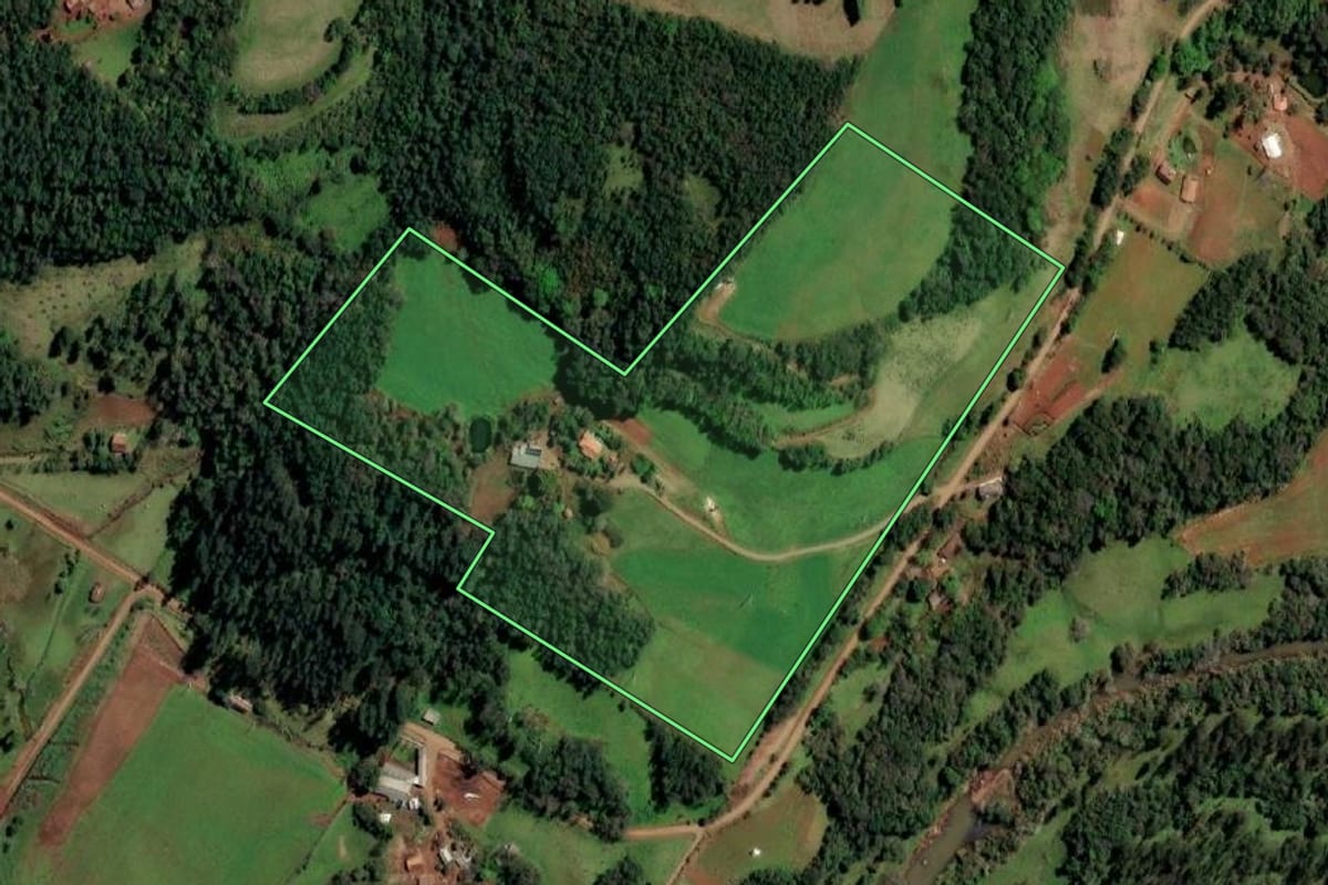 Imagem de satélite do imóvel rural em Santo Cristo (RS), com o contorno declarado no CAR desenhado por cima.