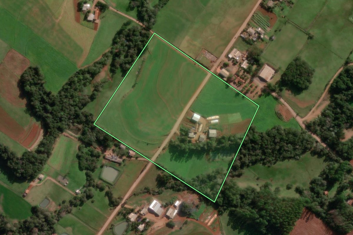 Imagem de satélite do imóvel rural em Santo Cristo (RS), com o contorno declarado no CAR desenhado por cima.