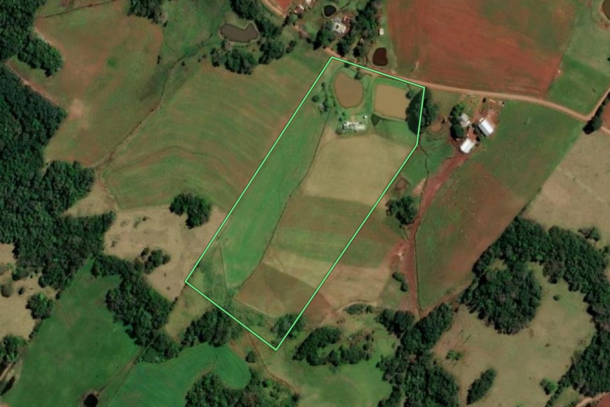 Imagem de satélite do imóvel rural em Santo Cristo (RS), com o contorno declarado no CAR desenhado por cima.