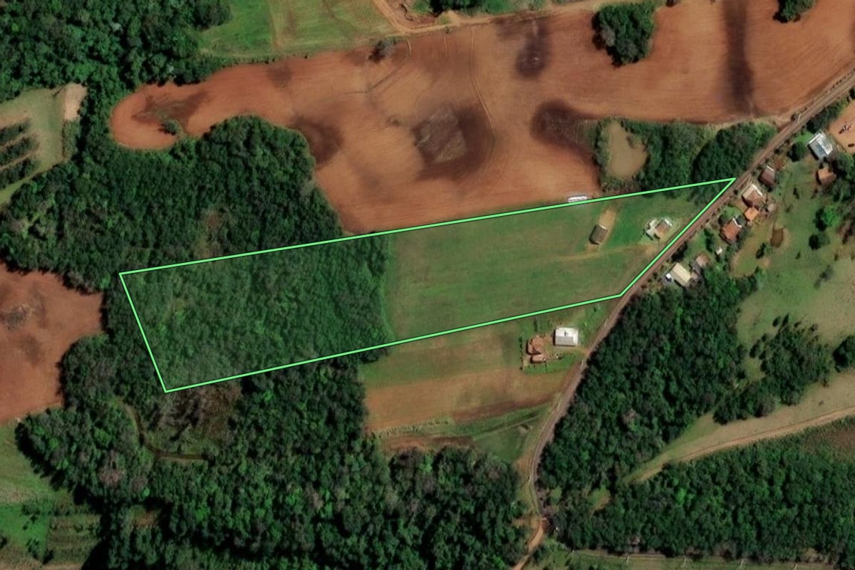 Imagem de satélite do imóvel rural em Santo Cristo (RS), com o contorno declarado no CAR desenhado por cima.