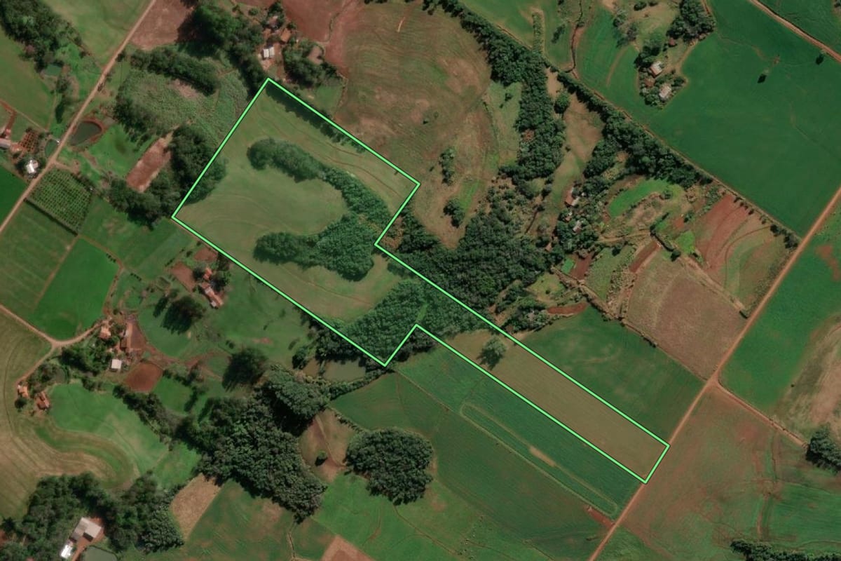 Imagem de satélite do imóvel rural em Santo Cristo (RS), com o contorno declarado no CAR desenhado por cima.