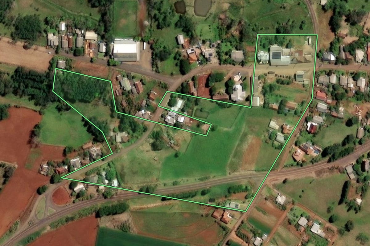 Imagem de satélite do imóvel rural em Santo Cristo (RS), com o contorno declarado no CAR desenhado por cima.