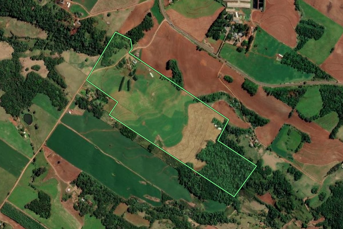 Imagem de satélite do imóvel rural em Santo Cristo (RS), com o contorno declarado no CAR desenhado por cima.