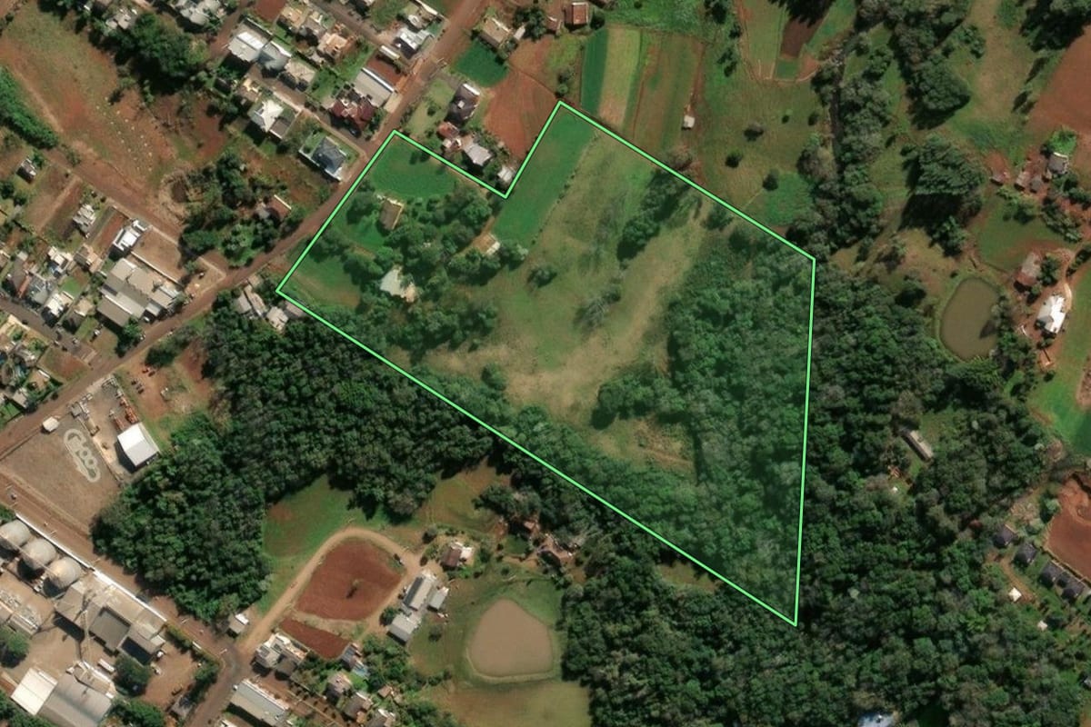 Imagem de satélite do imóvel rural em Santo Cristo (RS), com o contorno declarado no CAR desenhado por cima.