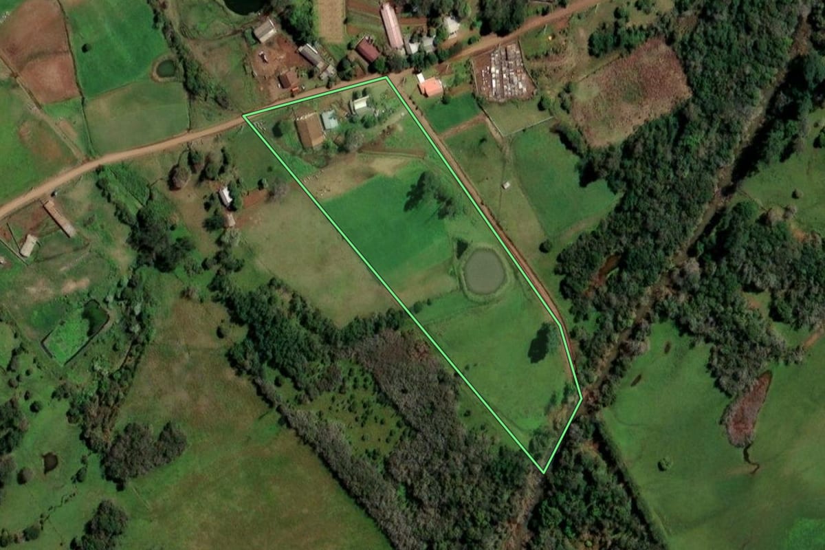 Imagem de satélite do imóvel rural em Santo Cristo (RS), com o contorno declarado no CAR desenhado por cima.