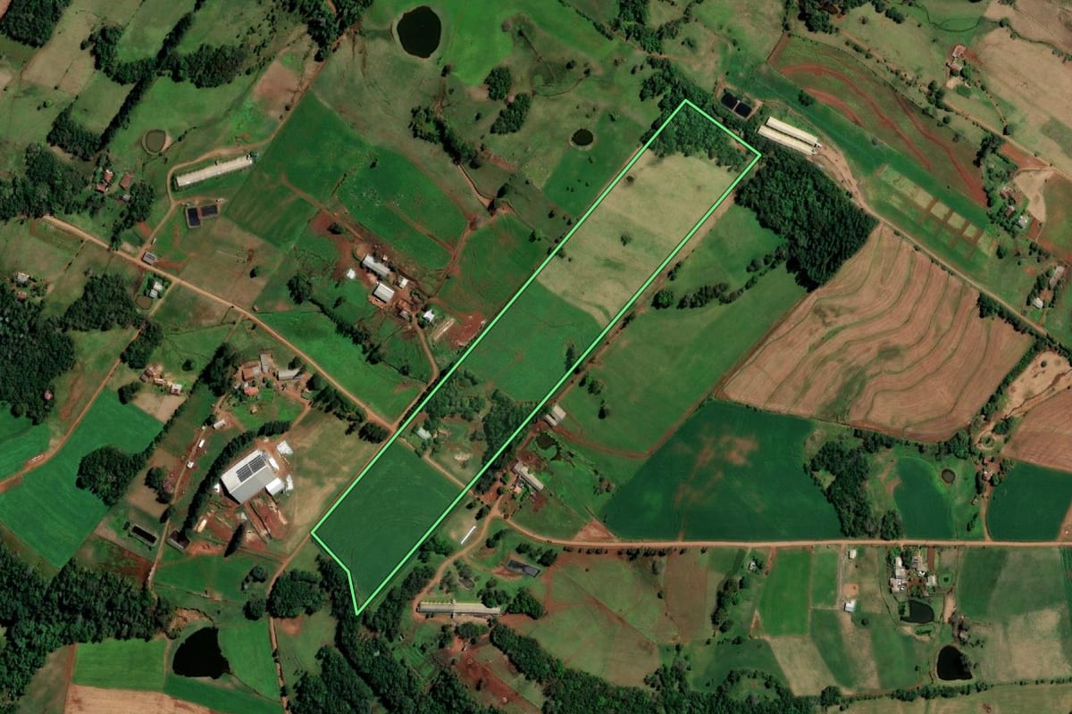 Imagem de satélite do imóvel rural em Santo Cristo (RS), com o contorno declarado no CAR desenhado por cima.