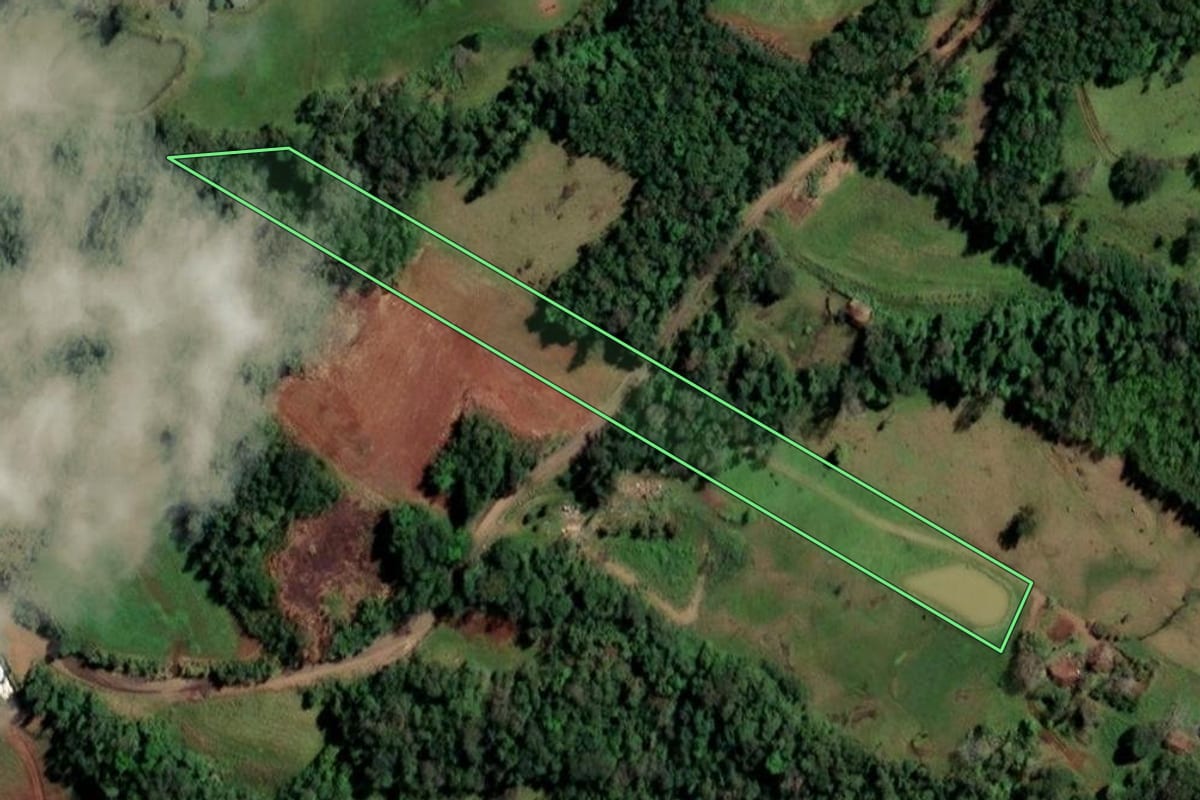 Imagem de satélite do imóvel rural em Santo Cristo (RS), com o contorno declarado no CAR desenhado por cima.