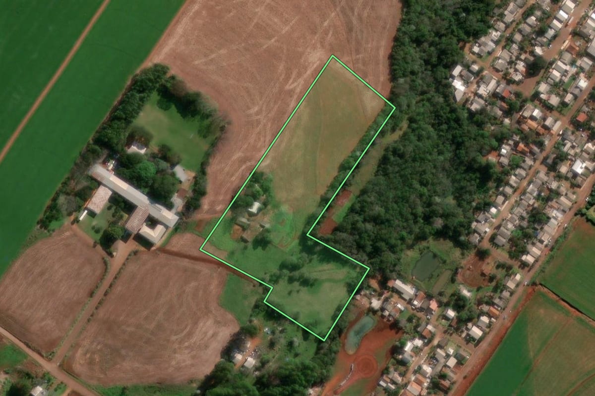 Imagem de satélite do imóvel rural em Santo Cristo (RS), com o contorno declarado no CAR desenhado por cima.