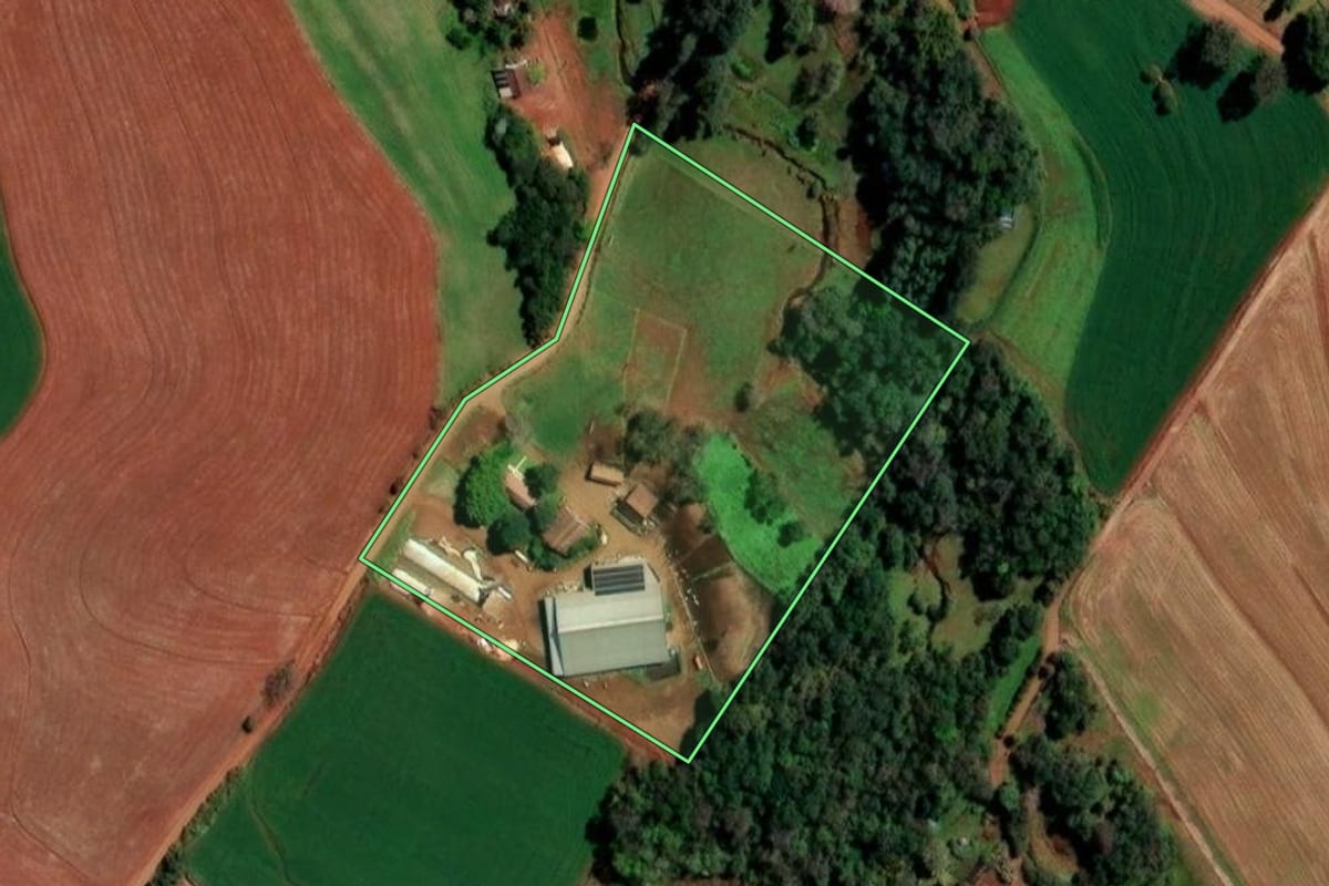 Imagem de satélite do imóvel rural em Santo Cristo (RS), com o contorno declarado no CAR desenhado por cima.