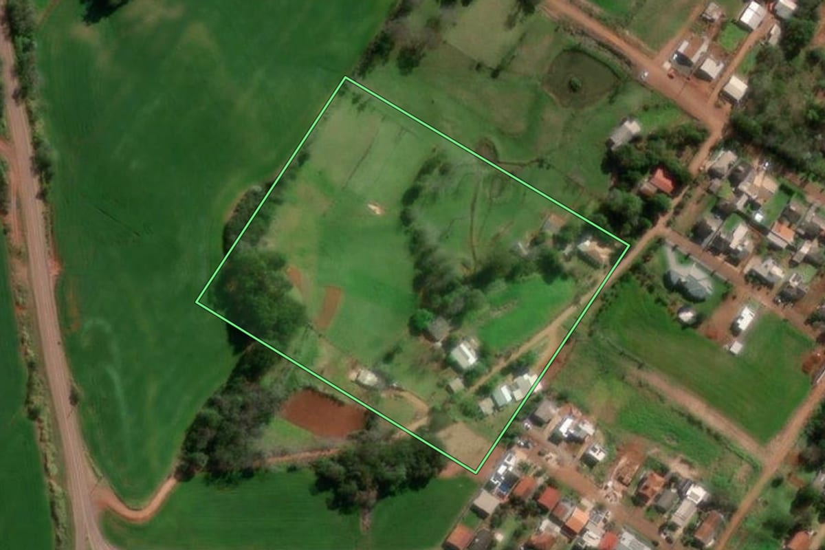 Imagem de satélite do imóvel rural em Santo Cristo (RS), com o contorno declarado no CAR desenhado por cima.