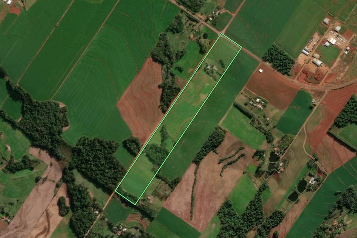 Imagem de satélite do imóvel rural em Santo Cristo (RS), com o contorno declarado no CAR desenhado por cima.
