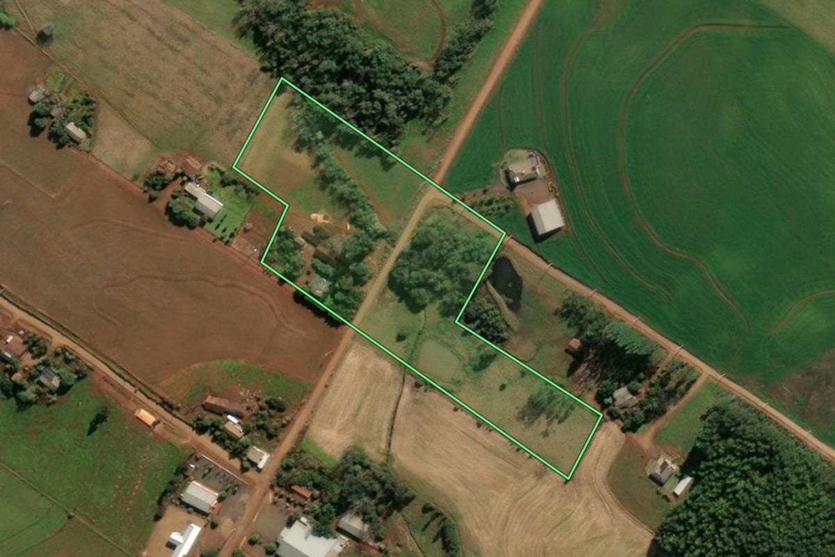 Imagem de satélite do imóvel rural em Santo Cristo (RS), com o contorno declarado no CAR desenhado por cima.