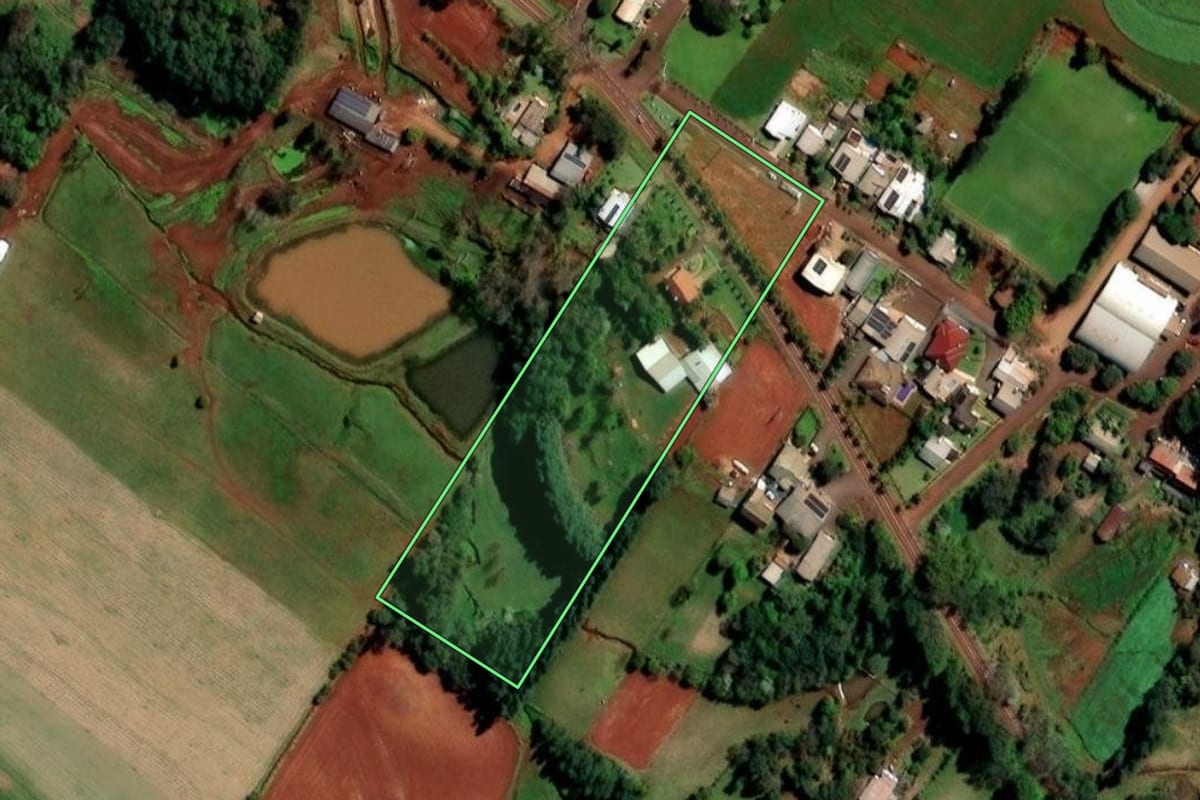 Imagem de satélite do imóvel rural em Santo Cristo (RS), com o contorno declarado no CAR desenhado por cima.