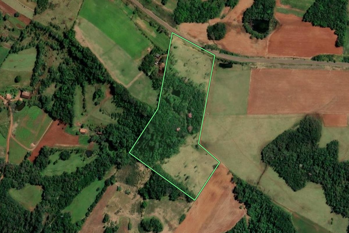 Imagem de satélite do imóvel rural em Santo Cristo (RS), com o contorno declarado no CAR desenhado por cima.