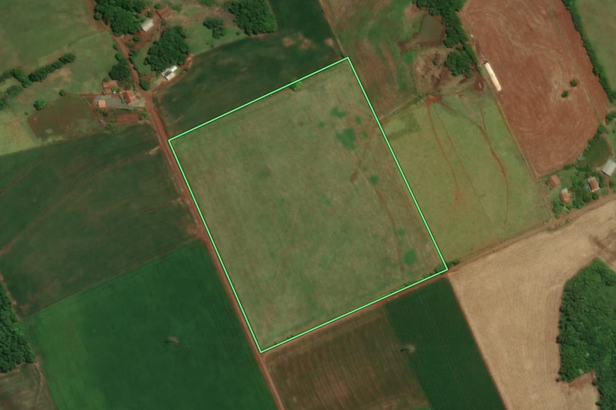 Imagem de satélite do imóvel rural em Santo Cristo (RS), com o contorno declarado no CAR desenhado por cima.