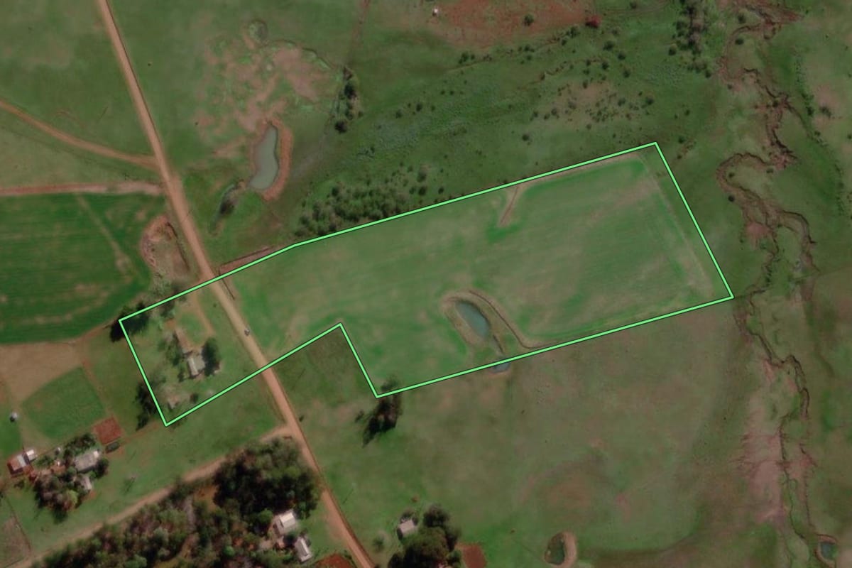 Imagem de satélite do imóvel rural em São Borja (RS), com o contorno declarado no CAR desenhado por cima.