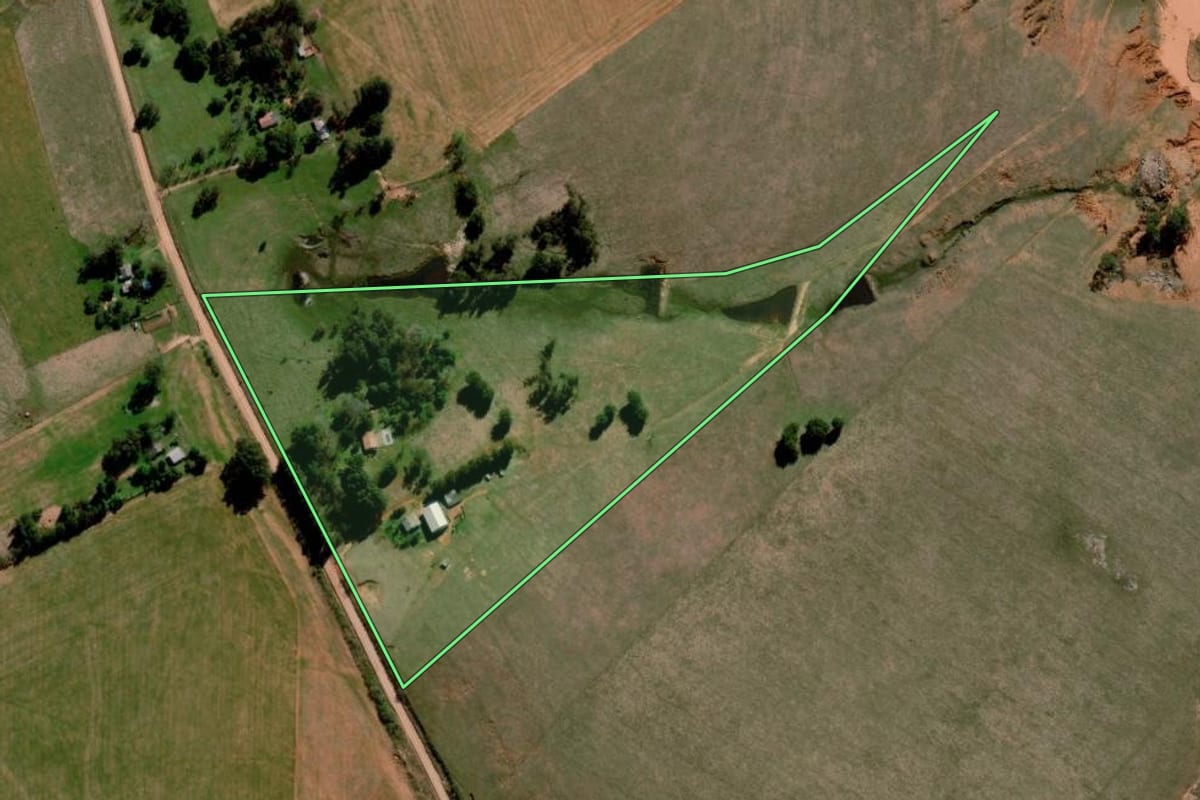 Imagem de satélite do imóvel rural em São Francisco de Assis (RS), com o contorno declarado no CAR desenhado por cima.