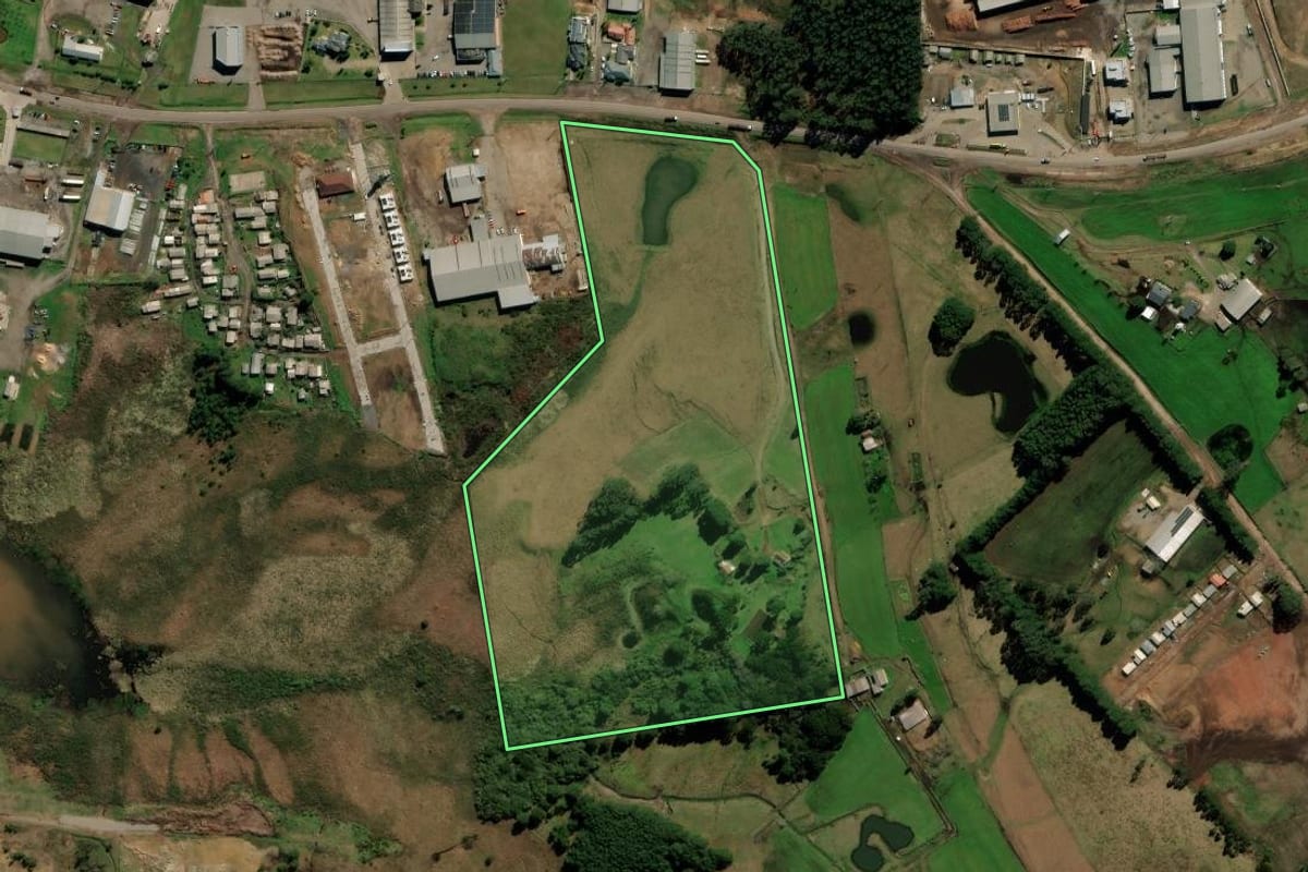 Imagem de satélite do imóvel rural em São Francisco de Paula (RS), com o contorno declarado no CAR desenhado por cima.