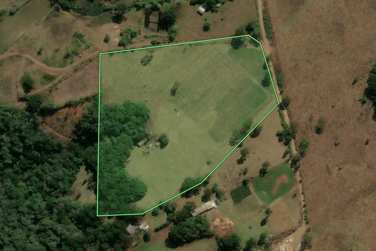 Imagem de satélite do imóvel rural em São Francisco de Paula (RS), com o contorno declarado no CAR desenhado por cima.