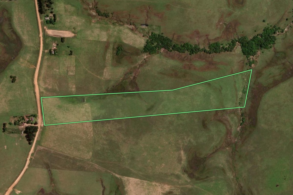 Imagem de satélite do imóvel rural em São Gabriel (RS), com o contorno declarado no CAR desenhado por cima.