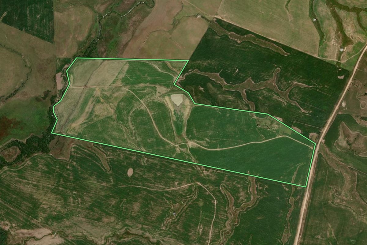 Imagem de satélite do imóvel rural em São Gabriel (RS), com o contorno declarado no CAR desenhado por cima.