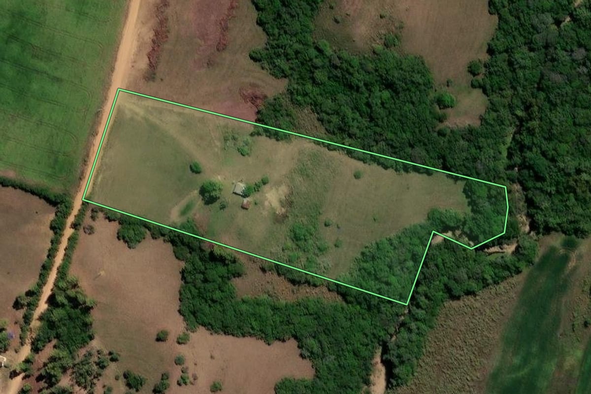 Imagem de satélite do imóvel rural em São Gabriel (RS), com o contorno declarado no CAR desenhado por cima.