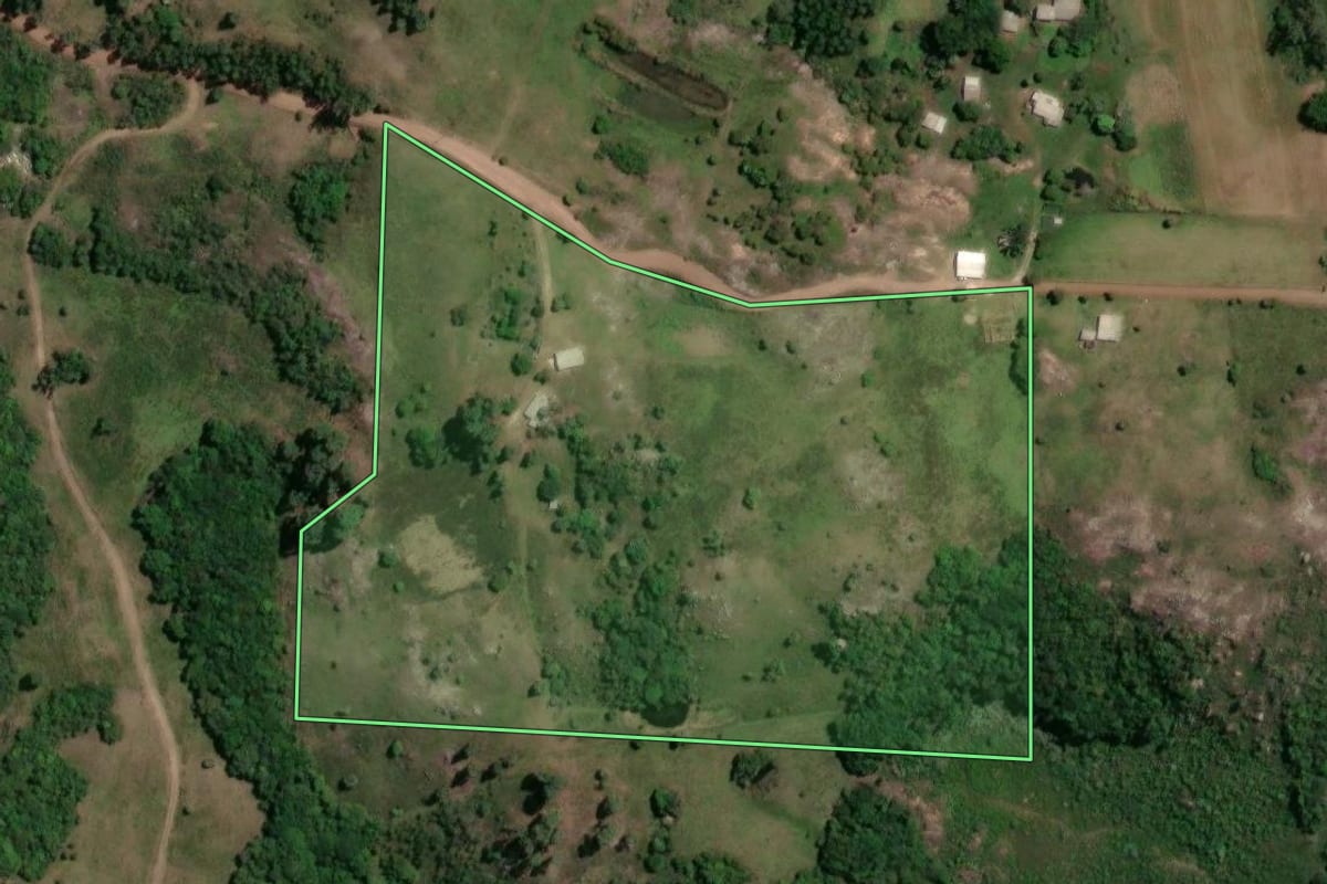 Imagem de satélite do imóvel rural em São Jerônimo (RS), com o contorno declarado no CAR desenhado por cima.