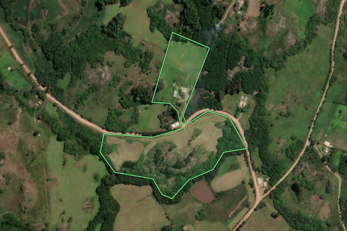 Imagem de satélite do imóvel rural em São Jerônimo (RS), com o contorno declarado no CAR desenhado por cima.