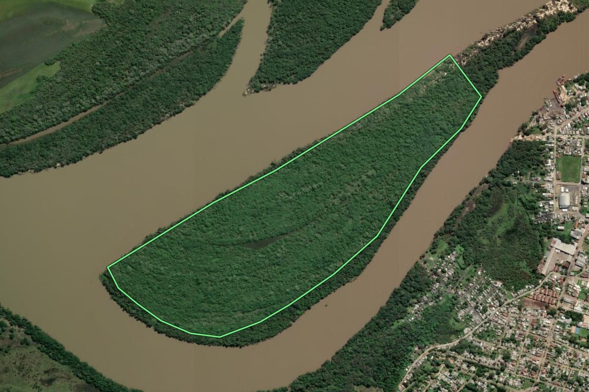 Imagem de satélite do imóvel rural em São Jerônimo (RS), com o contorno declarado no CAR desenhado por cima.