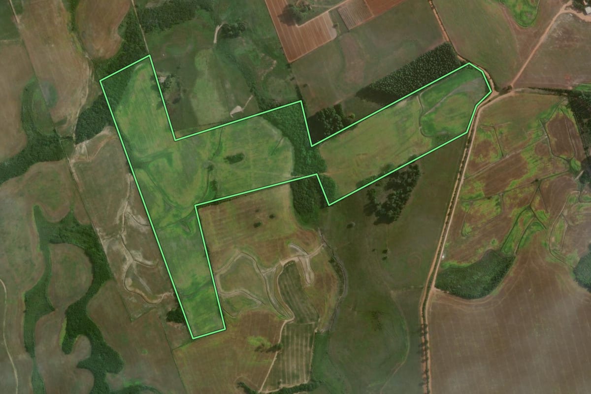 Imagem de satélite do imóvel rural em São Jerônimo (RS), com o contorno declarado no CAR desenhado por cima.