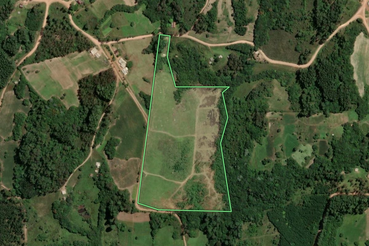 Imagem de satélite do imóvel rural em São Jerônimo (RS), com o contorno declarado no CAR desenhado por cima.