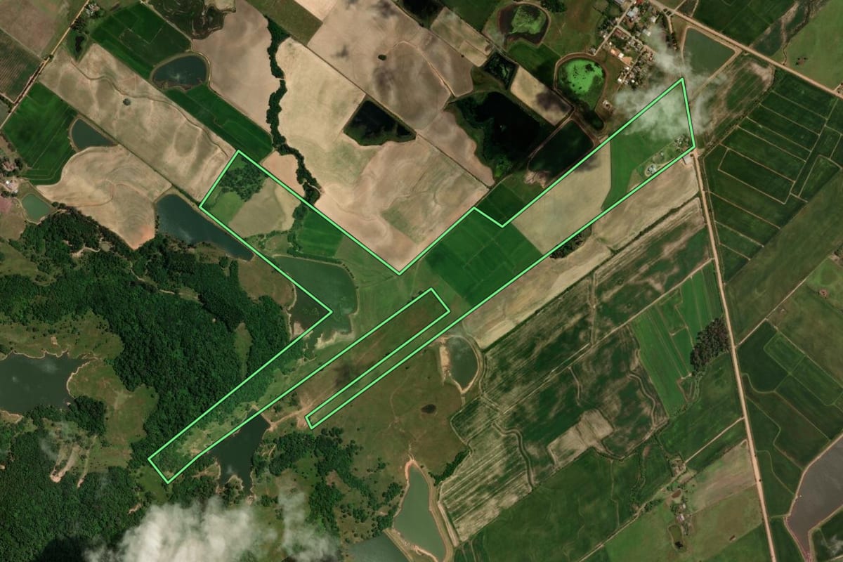 Imagem de satélite do imóvel rural em São João do Polêsine (RS), com o contorno declarado no CAR desenhado por cima.