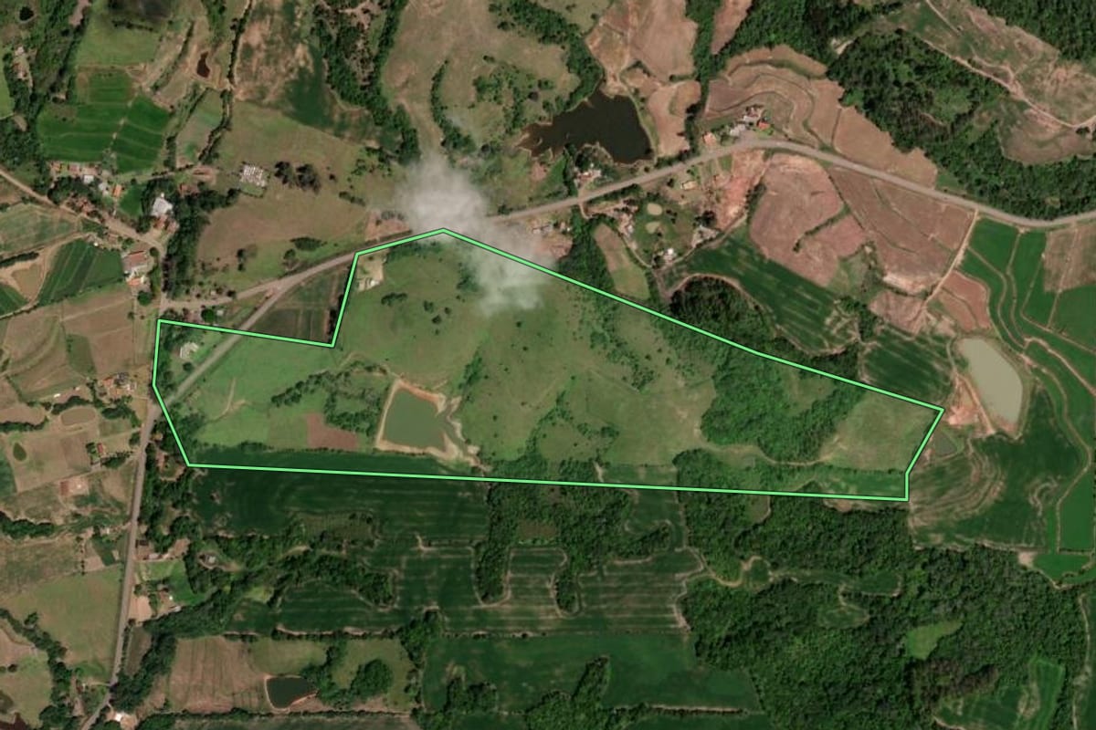 Imagem de satélite do imóvel rural em São João do Polêsine (RS), com o contorno declarado no CAR desenhado por cima.