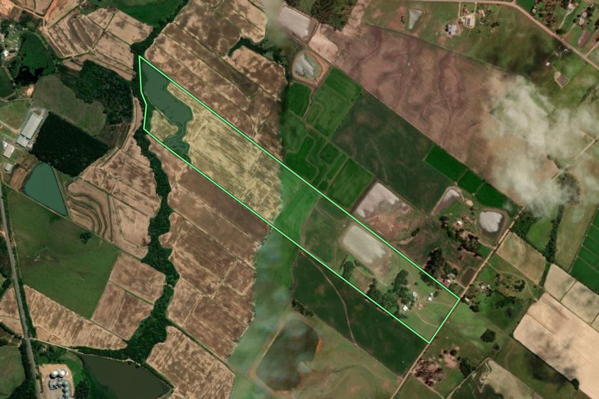 Imagem de satélite do imóvel rural em São João do Polêsine (RS), com o contorno declarado no CAR desenhado por cima.