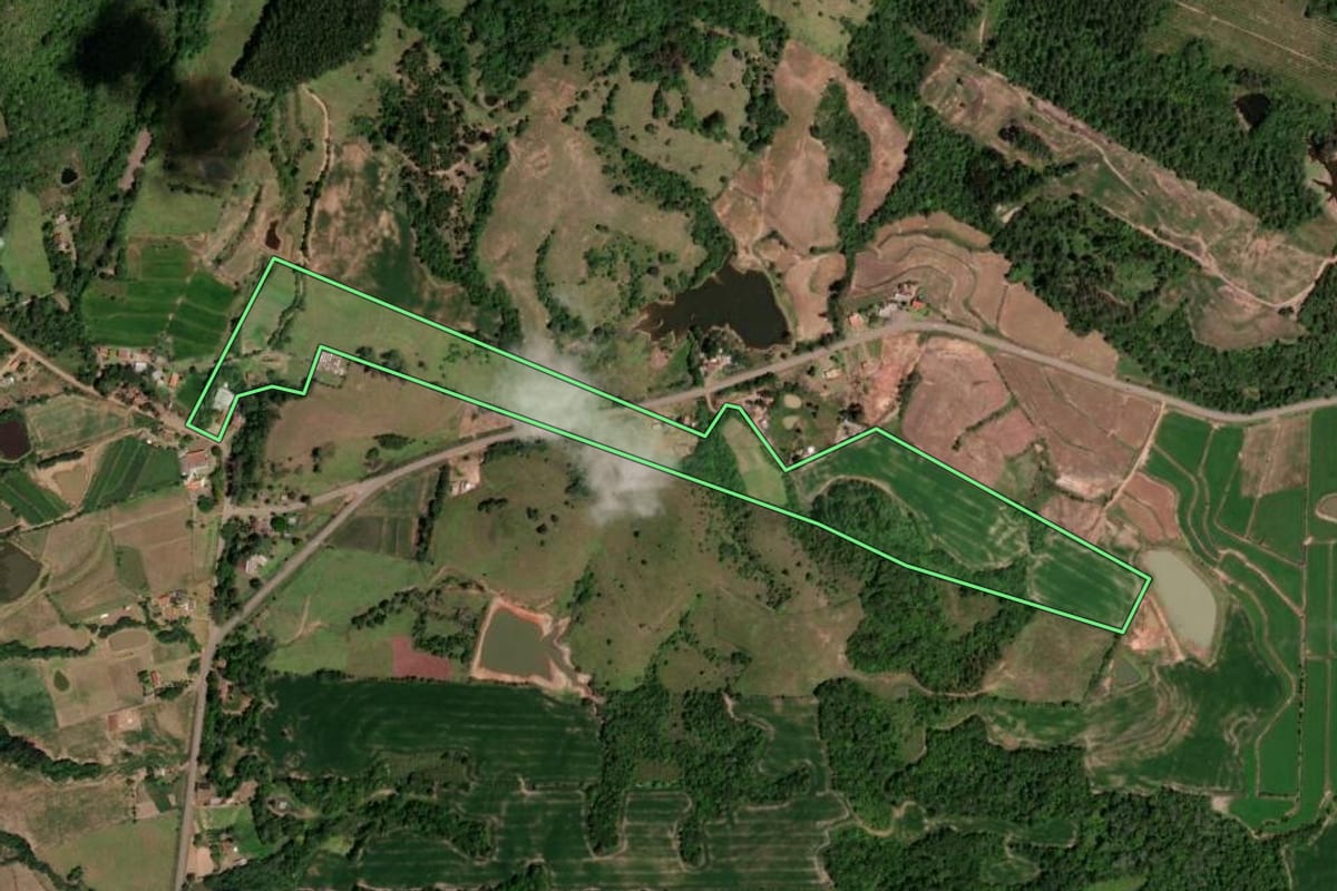 Imagem de satélite do imóvel rural em São João do Polêsine (RS), com o contorno declarado no CAR desenhado por cima.
