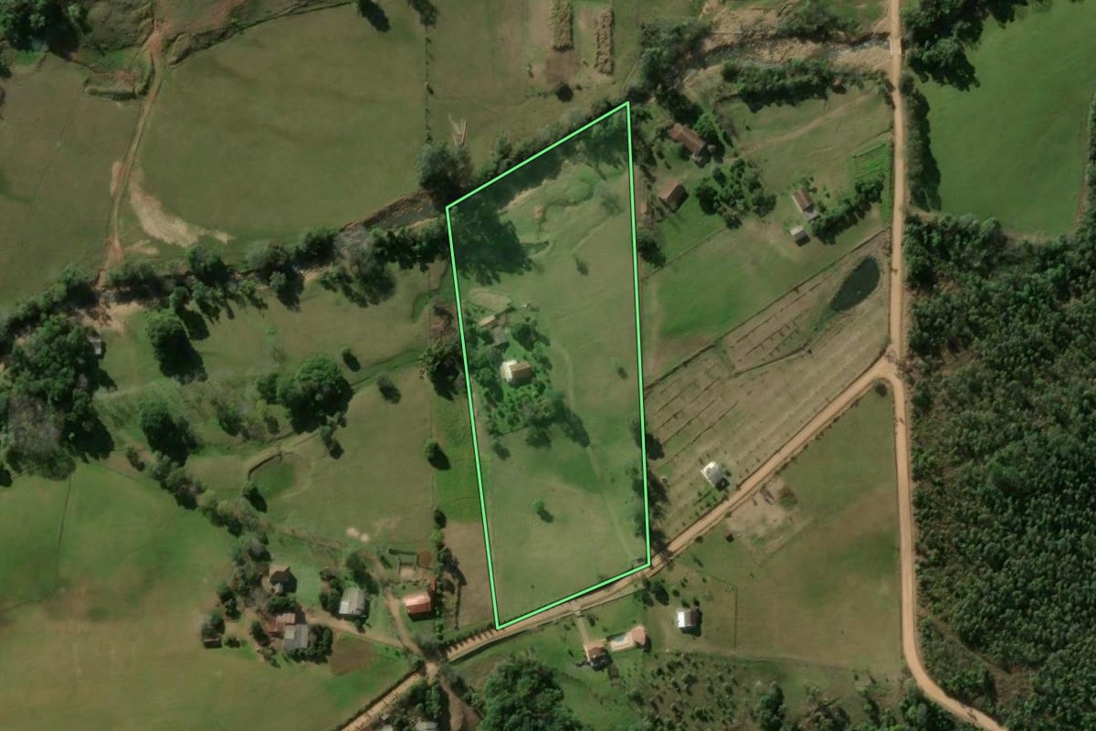 Imagem de satélite do imóvel rural em São João do Polêsine (RS), com o contorno declarado no CAR desenhado por cima.