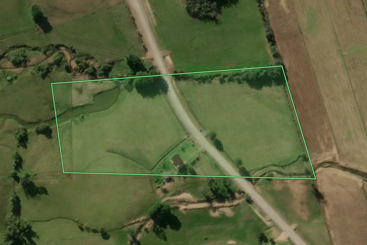 Imagem de satélite do imóvel rural em São João do Polêsine (RS), com o contorno declarado no CAR desenhado por cima.