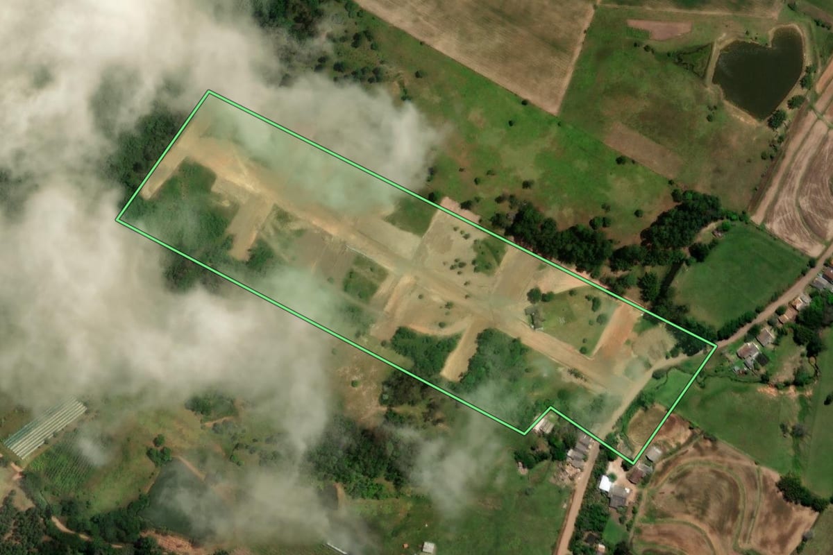 Imagem de satélite do imóvel rural em São João do Polêsine (RS), com o contorno declarado no CAR desenhado por cima.