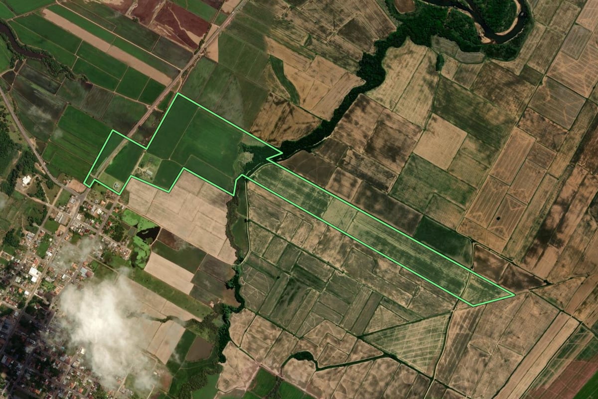 Imagem de satélite do imóvel rural em São João do Polêsine (RS), com o contorno declarado no CAR desenhado por cima.