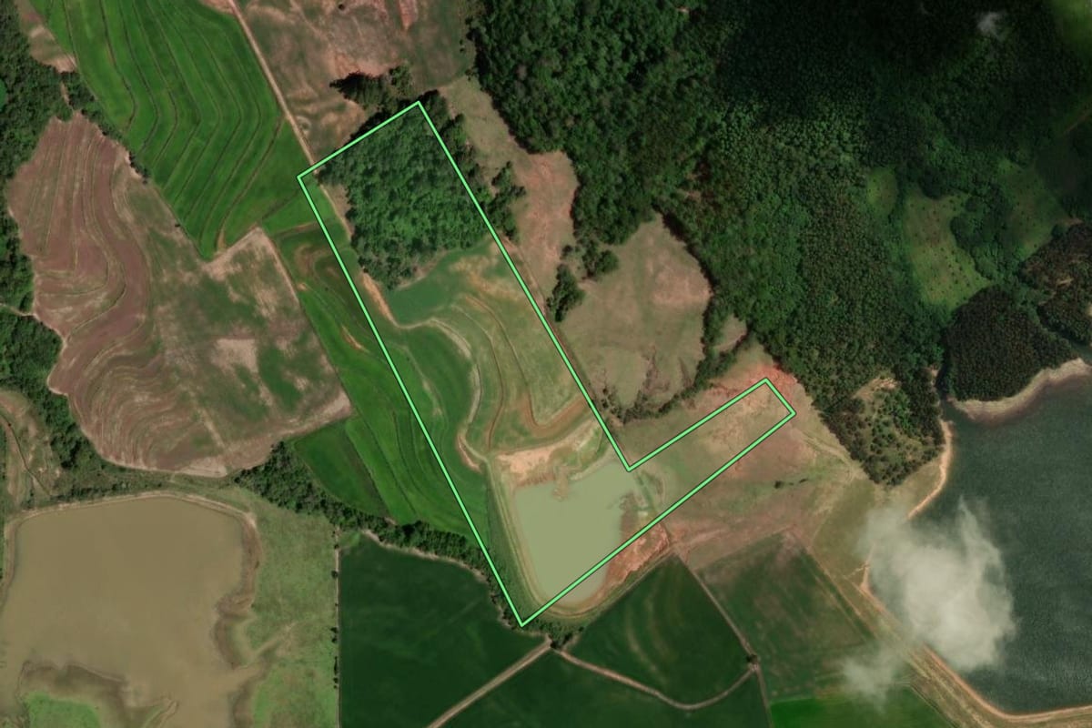 Imagem de satélite do imóvel rural em São João do Polêsine (RS), com o contorno declarado no CAR desenhado por cima.