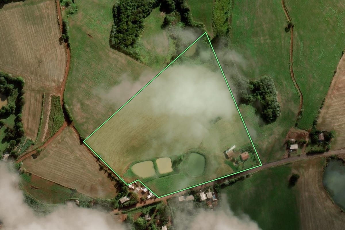 Imagem de satélite do imóvel rural em São José das Missões (RS), com o contorno declarado no CAR desenhado por cima.