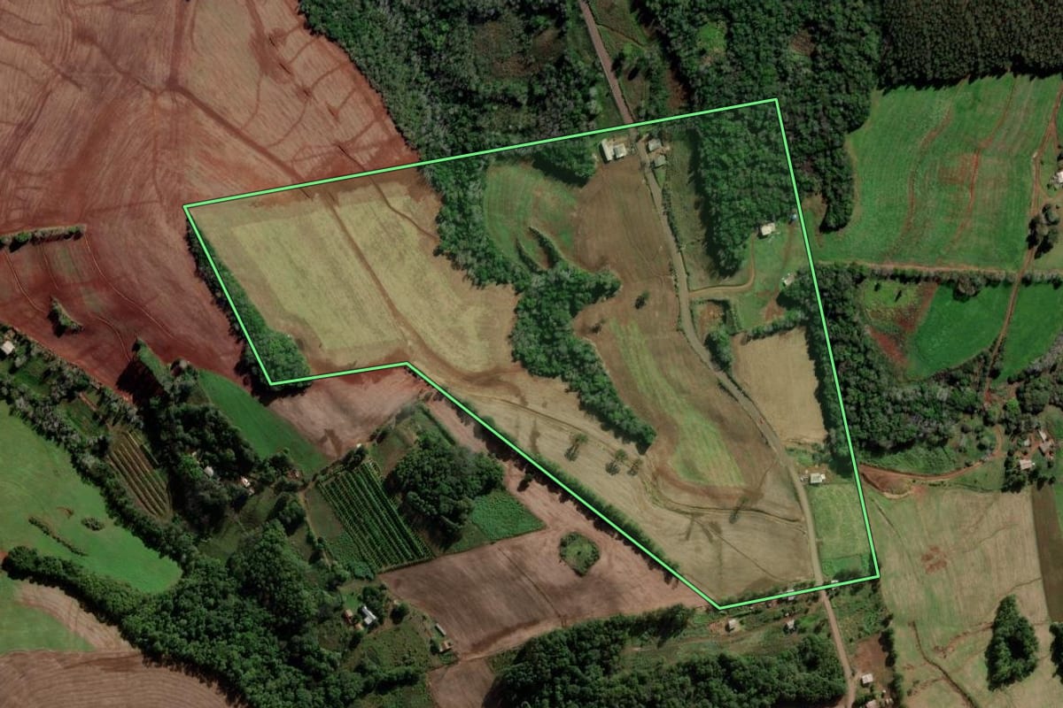 Imagem de satélite do imóvel rural em São José das Missões (RS), com o contorno declarado no CAR desenhado por cima.