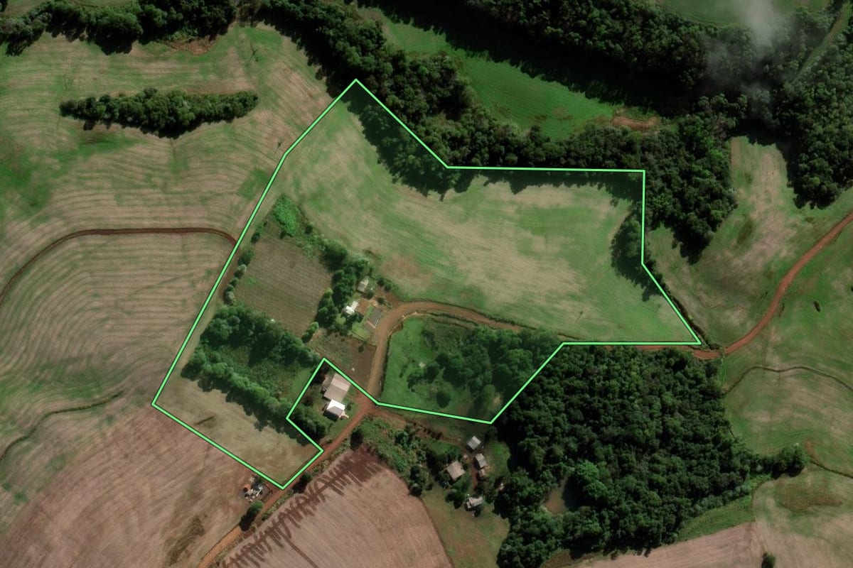 Imagem de satélite do imóvel rural em São José das Missões (RS), com o contorno declarado no CAR desenhado por cima.