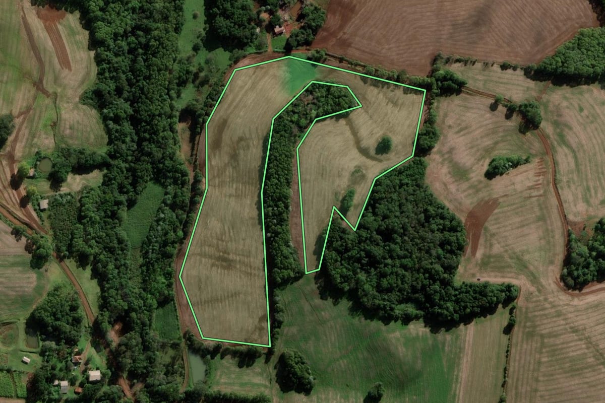 Imagem de satélite do imóvel rural em São José das Missões (RS), com o contorno declarado no CAR desenhado por cima.