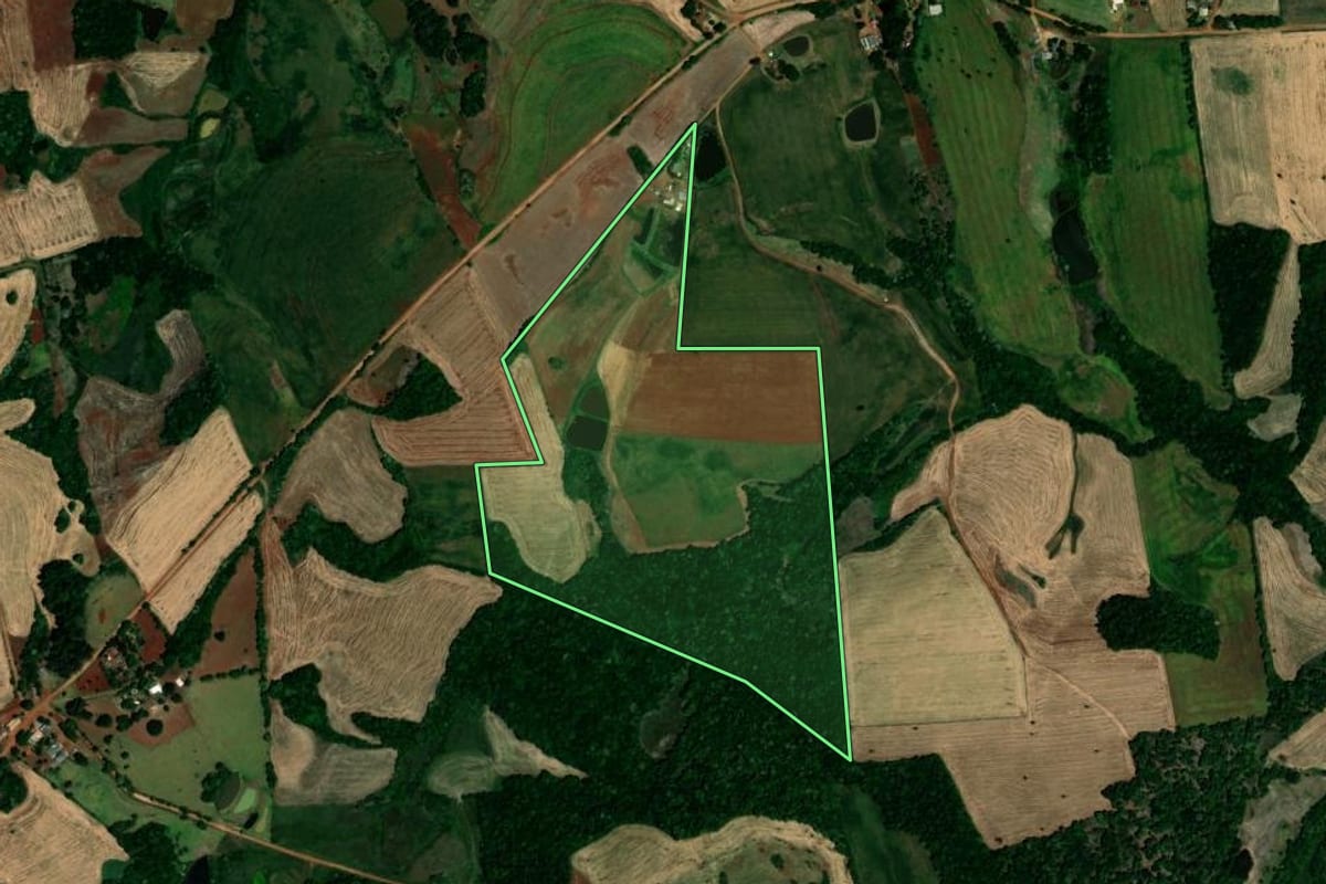 Imagem de satélite do imóvel rural em São José das Missões (RS), com o contorno declarado no CAR desenhado por cima.
